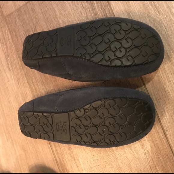 Like New UGG blue/grey kids slippers, size 1 - Picture 5 of 5